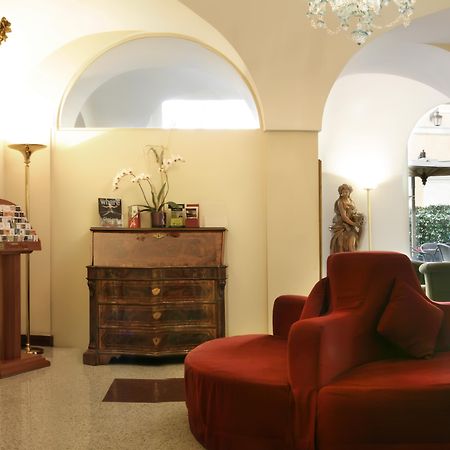 Hotel Albergo Santa Chiara Рим Екстериор снимка
