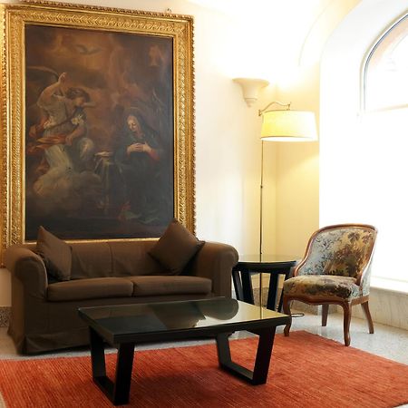 Hotel Albergo Santa Chiara Рим Екстериор снимка