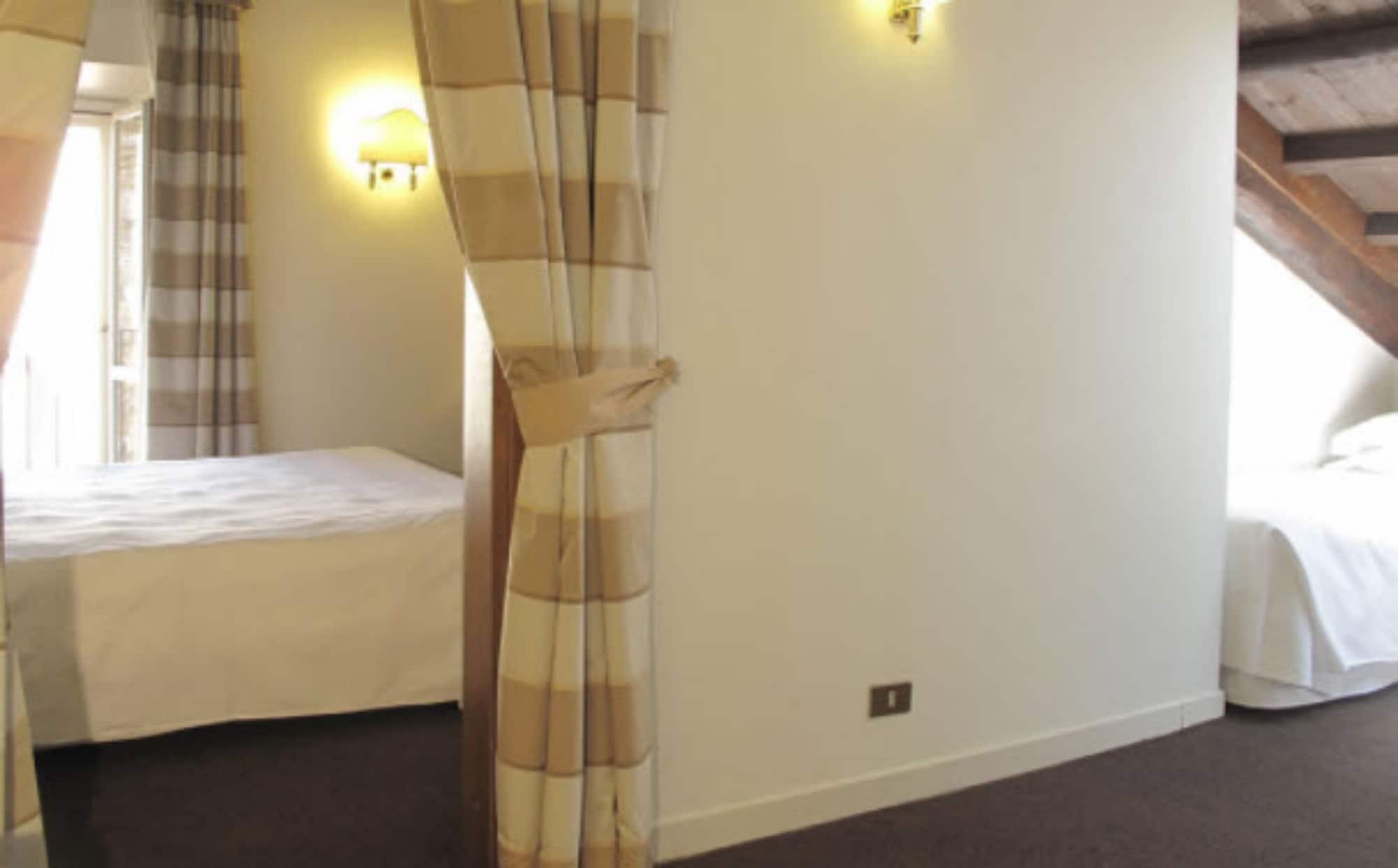 Hotel Albergo Santa Chiara Рим Екстериор снимка