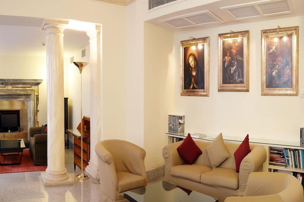 Hotel Albergo Santa Chiara Рим Екстериор снимка
