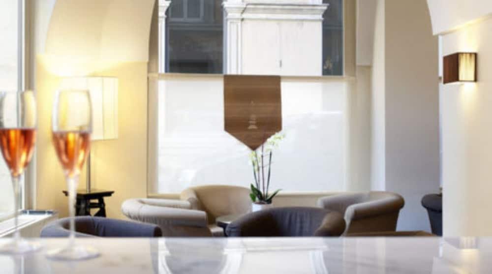 Hotel Albergo Santa Chiara Рим Екстериор снимка