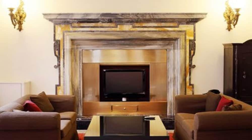 Hotel Albergo Santa Chiara Рим Екстериор снимка