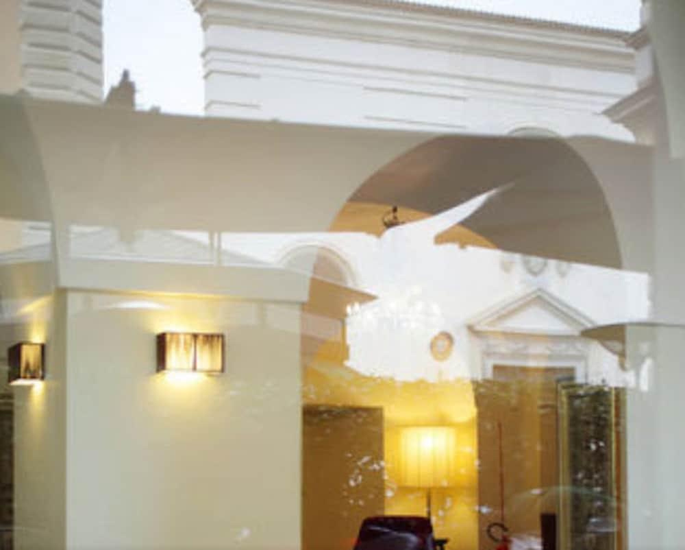 Hotel Albergo Santa Chiara Рим Екстериор снимка