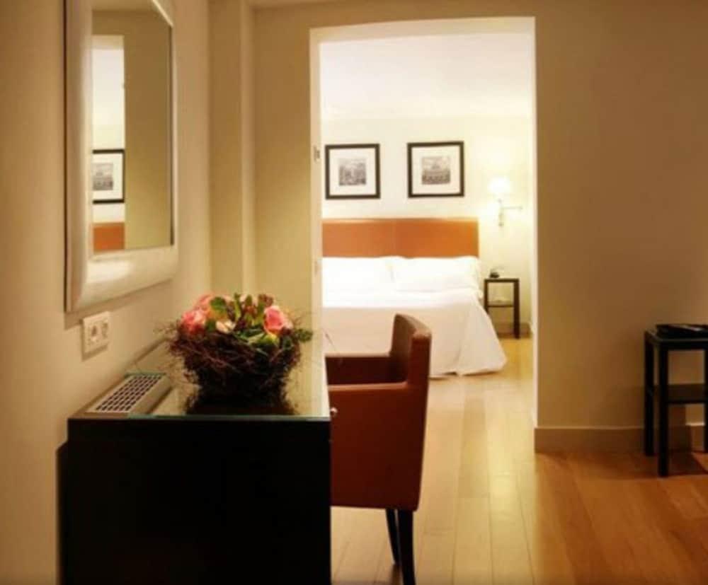 Hotel Albergo Santa Chiara Рим Екстериор снимка