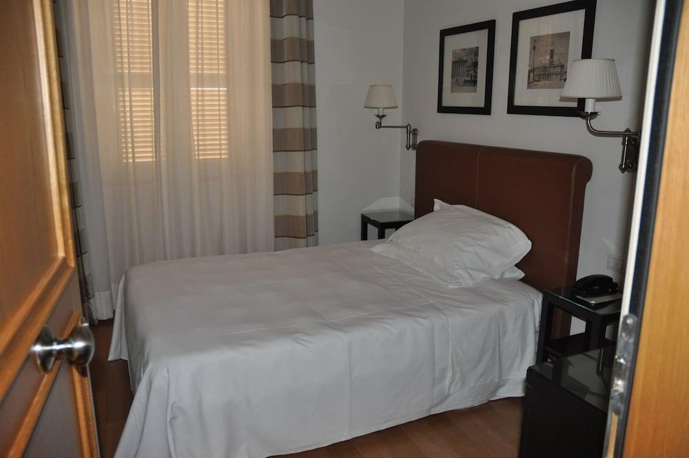 Hotel Albergo Santa Chiara Рим Екстериор снимка