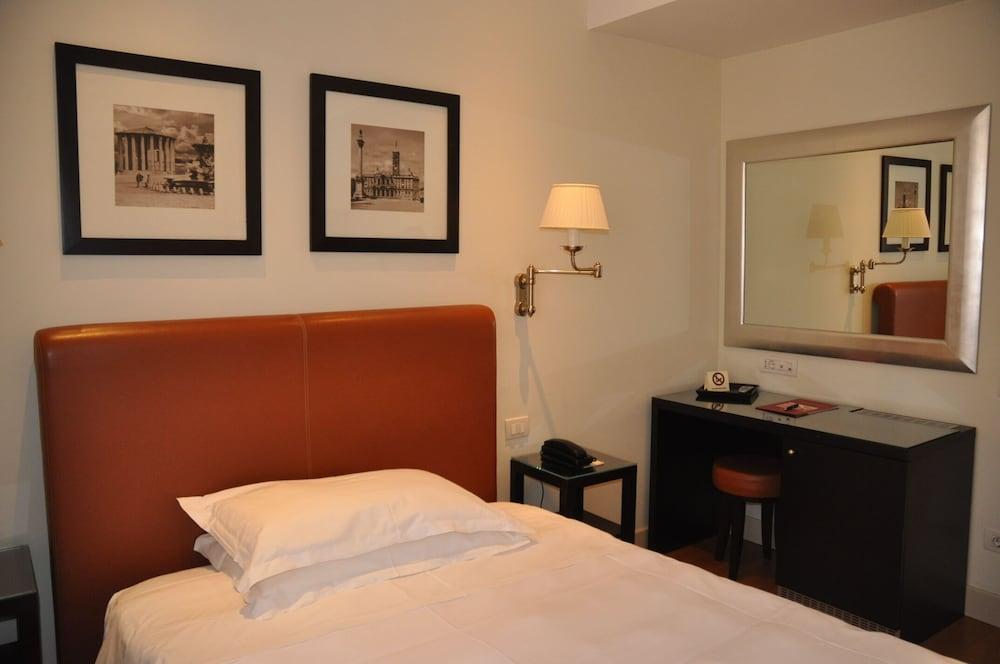 Hotel Albergo Santa Chiara Рим Екстериор снимка