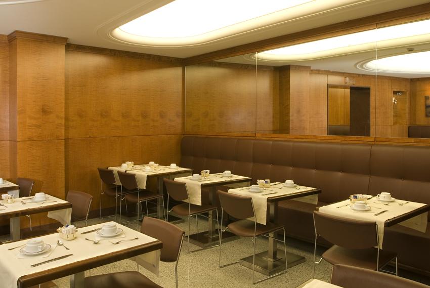 Hotel Albergo Santa Chiara Рим Екстериор снимка