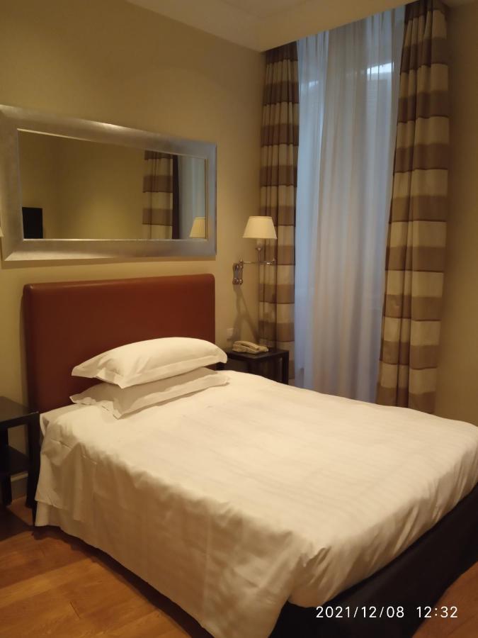Hotel Albergo Santa Chiara Рим Екстериор снимка