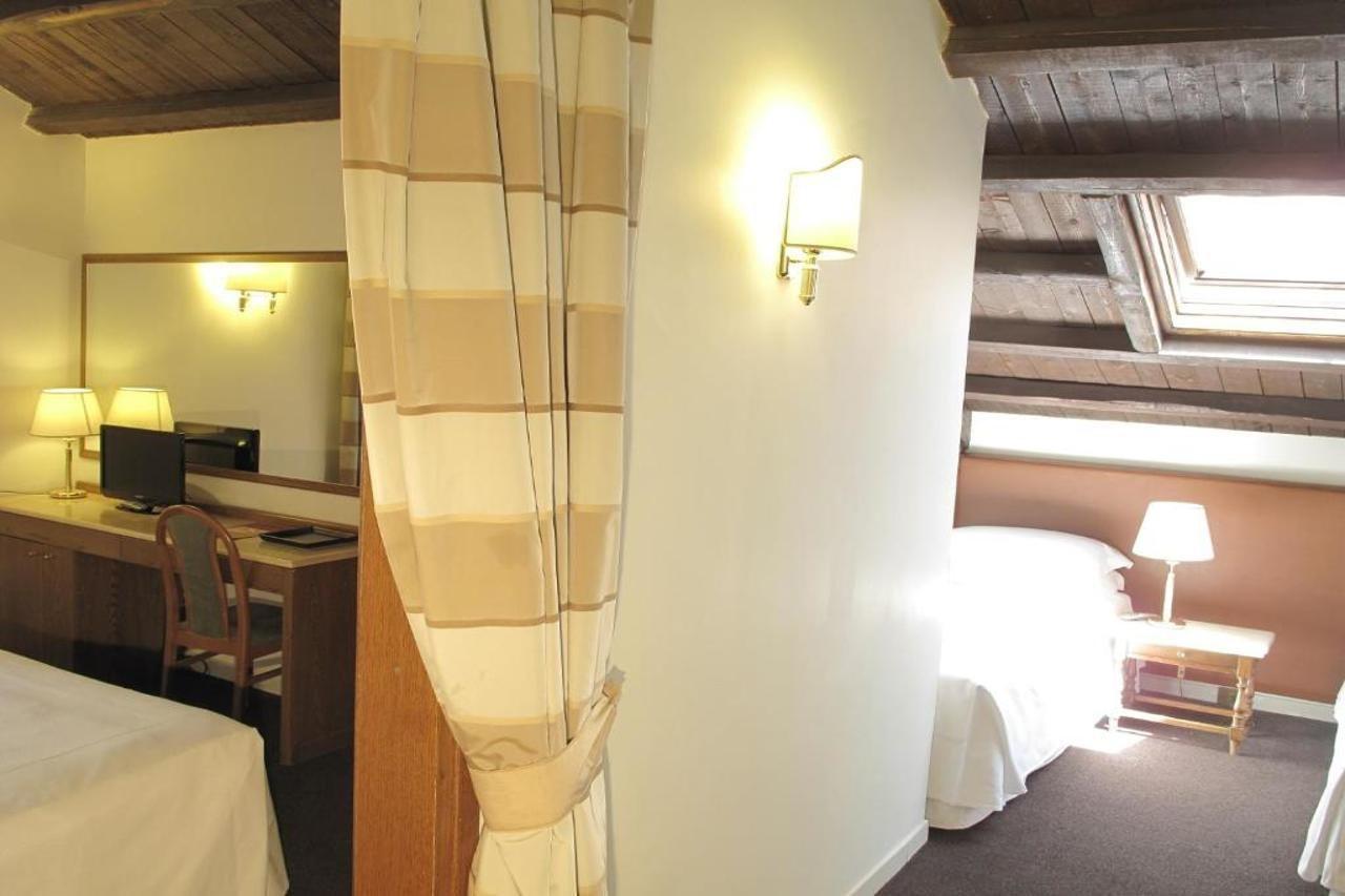 Hotel Albergo Santa Chiara Рим Екстериор снимка