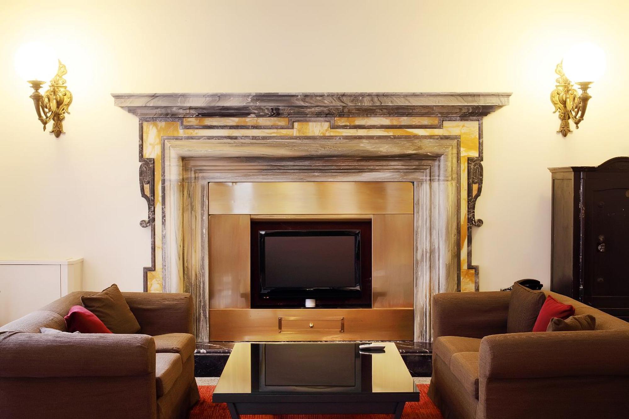 Hotel Albergo Santa Chiara Рим Екстериор снимка