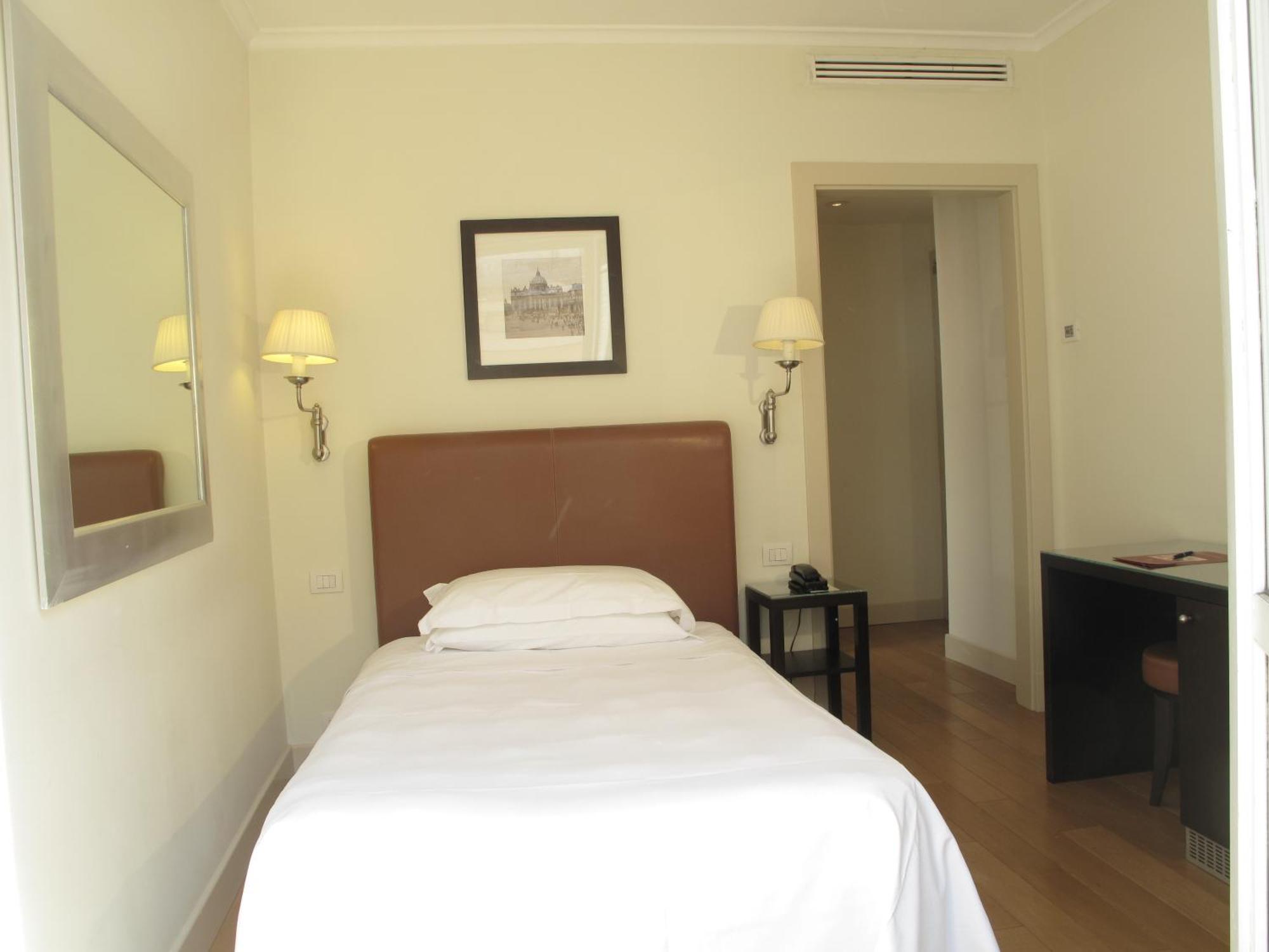 Hotel Albergo Santa Chiara Рим Екстериор снимка