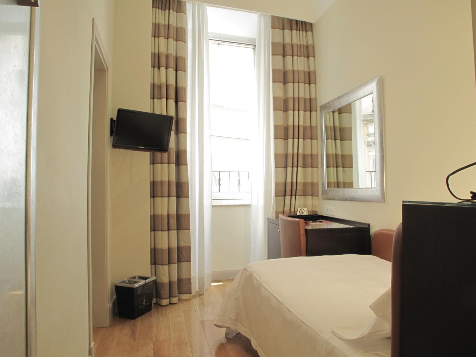 Hotel Albergo Santa Chiara Рим Екстериор снимка