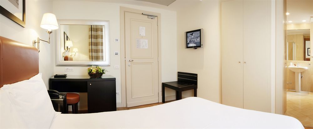 Hotel Albergo Santa Chiara Рим Екстериор снимка