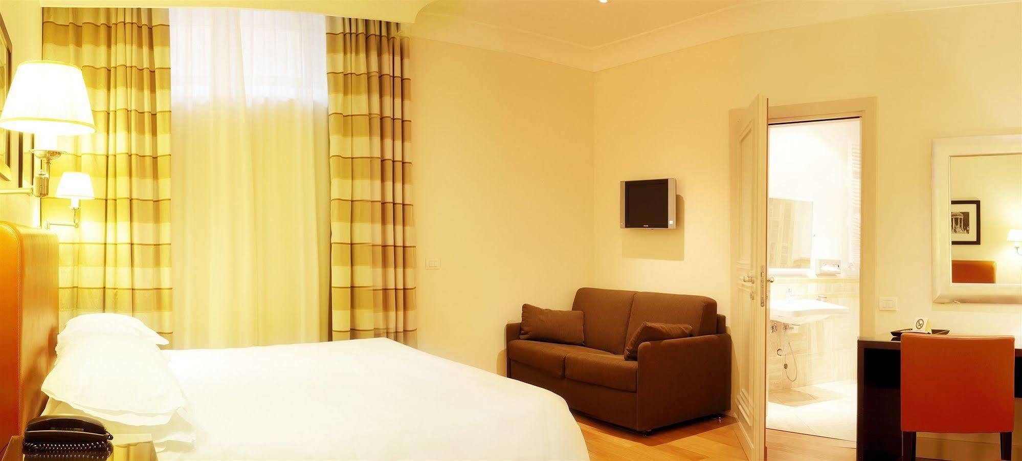 Hotel Albergo Santa Chiara Рим Екстериор снимка